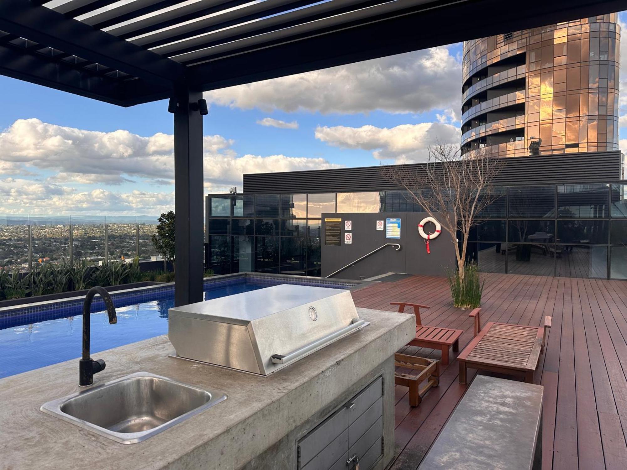 Skyview Retreat Whitehorse Tower Apartment Box Hill Exterior photo