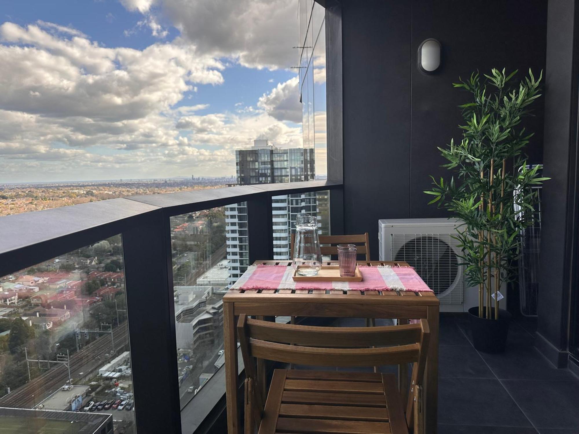 Skyview Retreat Whitehorse Tower Apartment Box Hill Exterior photo