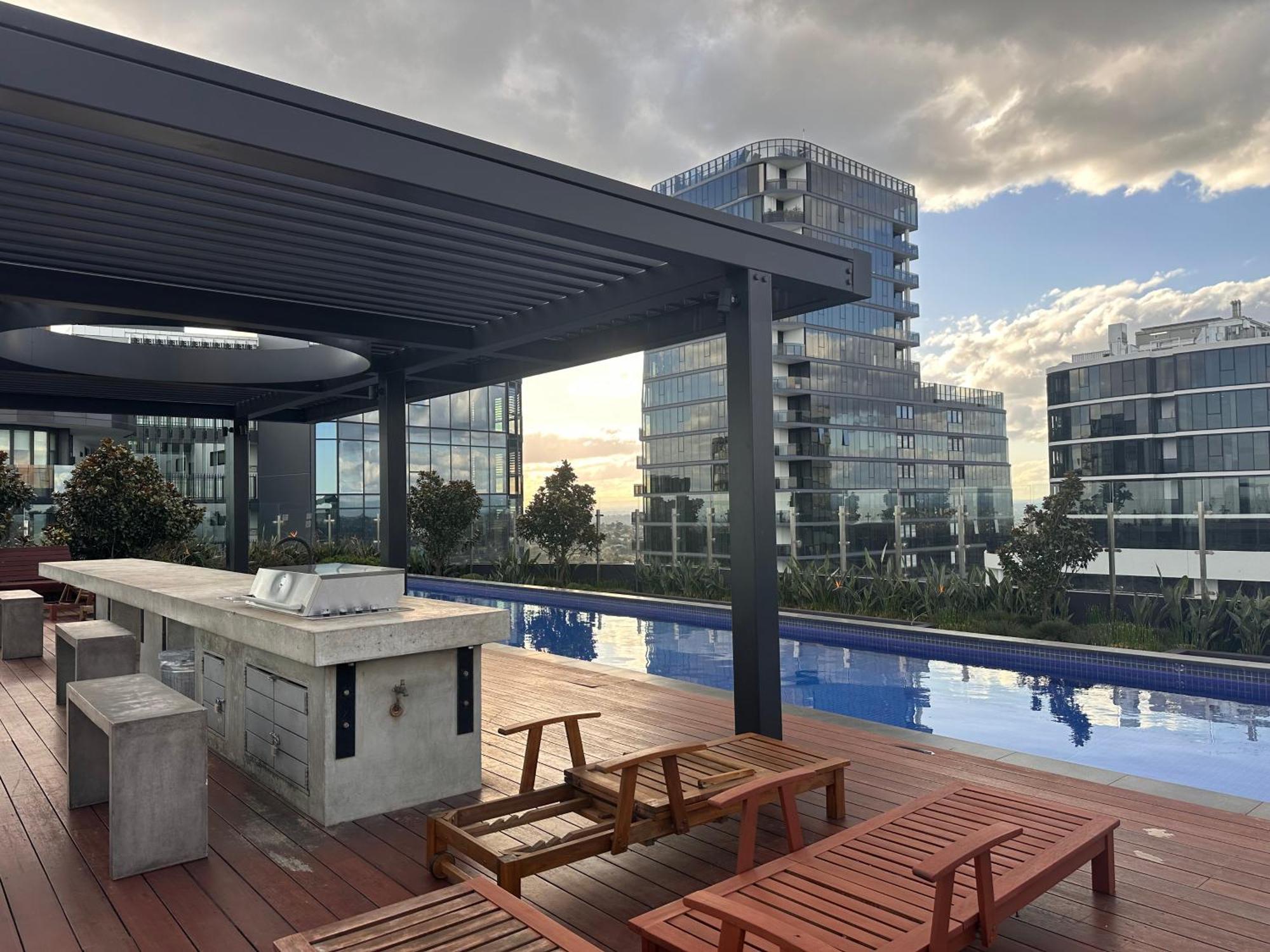 Skyview Retreat Whitehorse Tower Apartment Box Hill Exterior photo